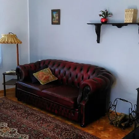 U Adeli Apartment