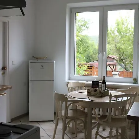 U Adeli Apartment